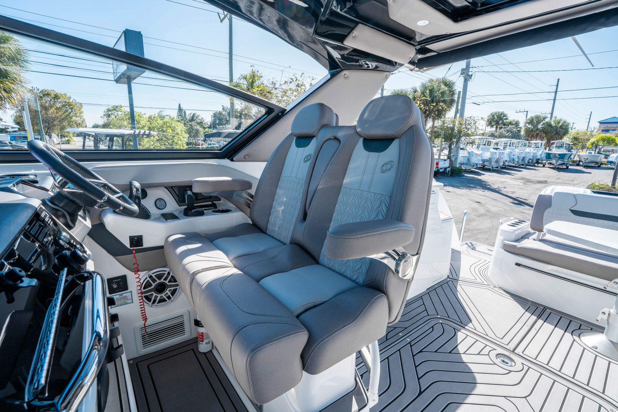 2026 Hurricane SunDeck 3200 OB - 21