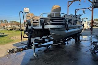 2023 Sun Tracker Fishin' Barge 20 DLX