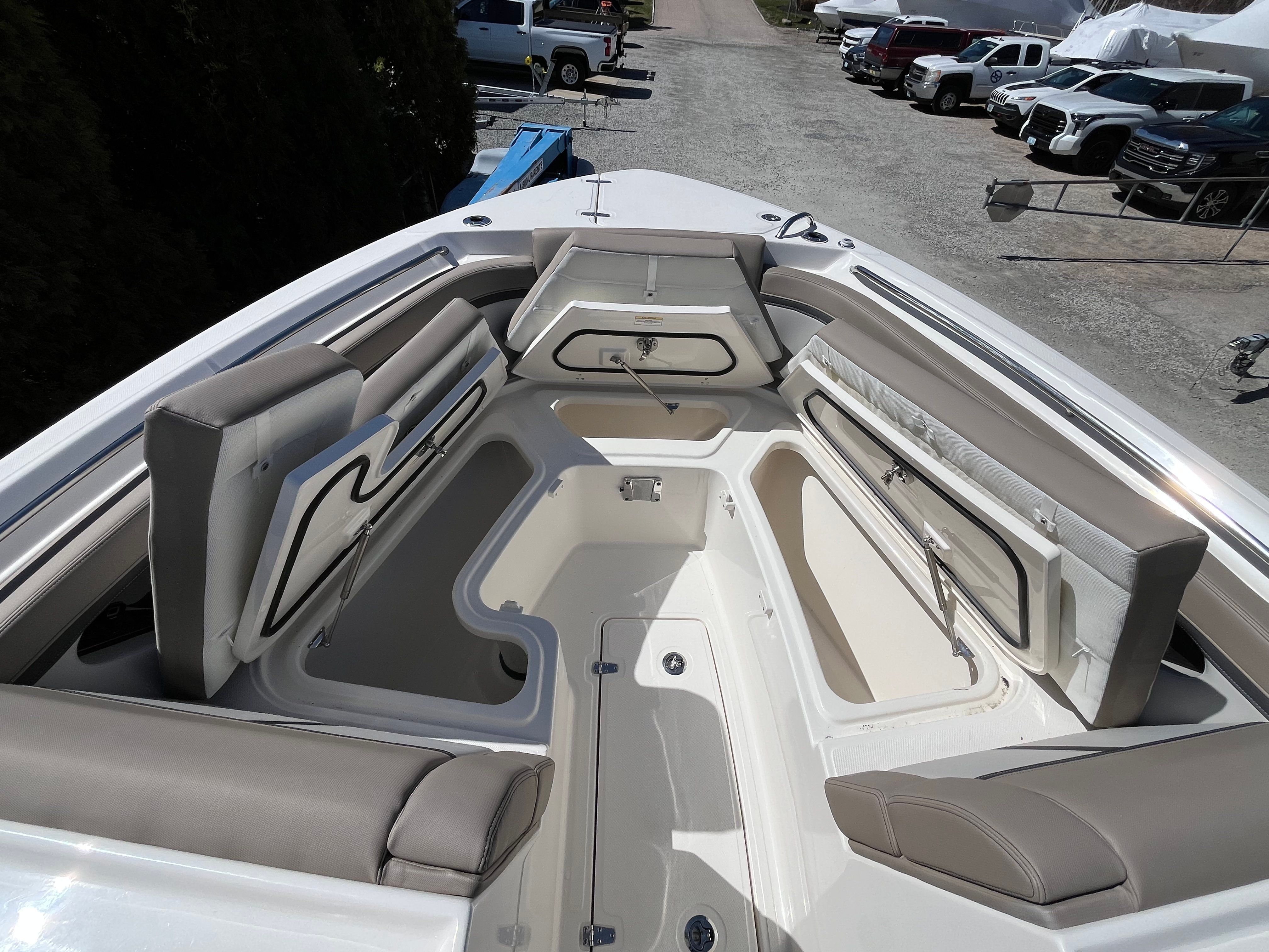 2026 Boston Whaler 330 Vantage - 30