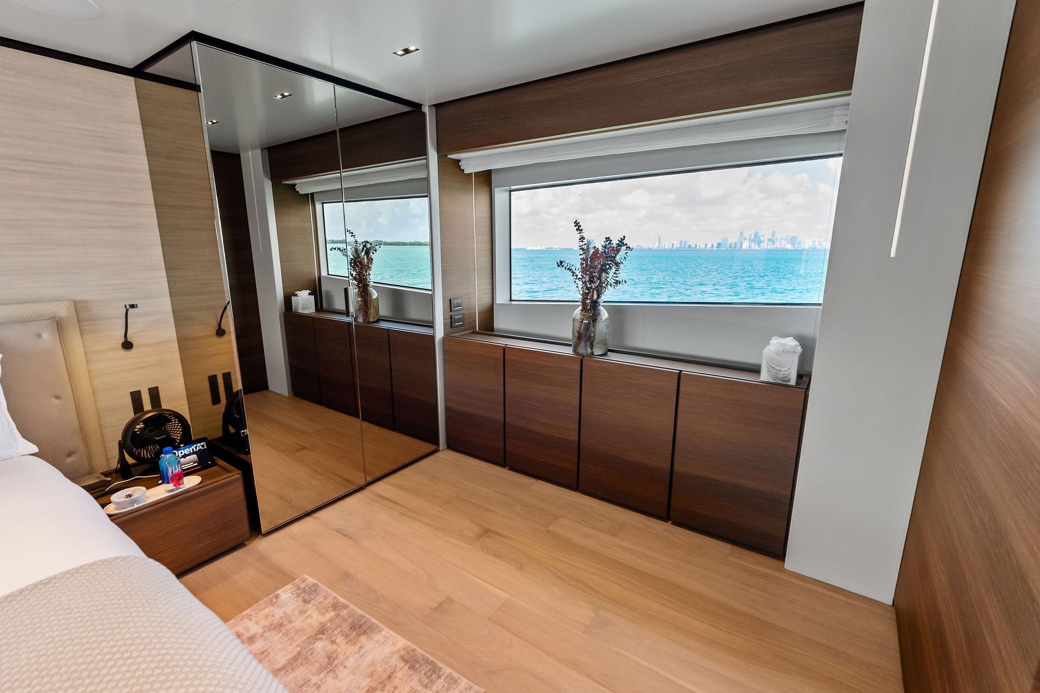 2023 Custom Line Navetta 33 - 77