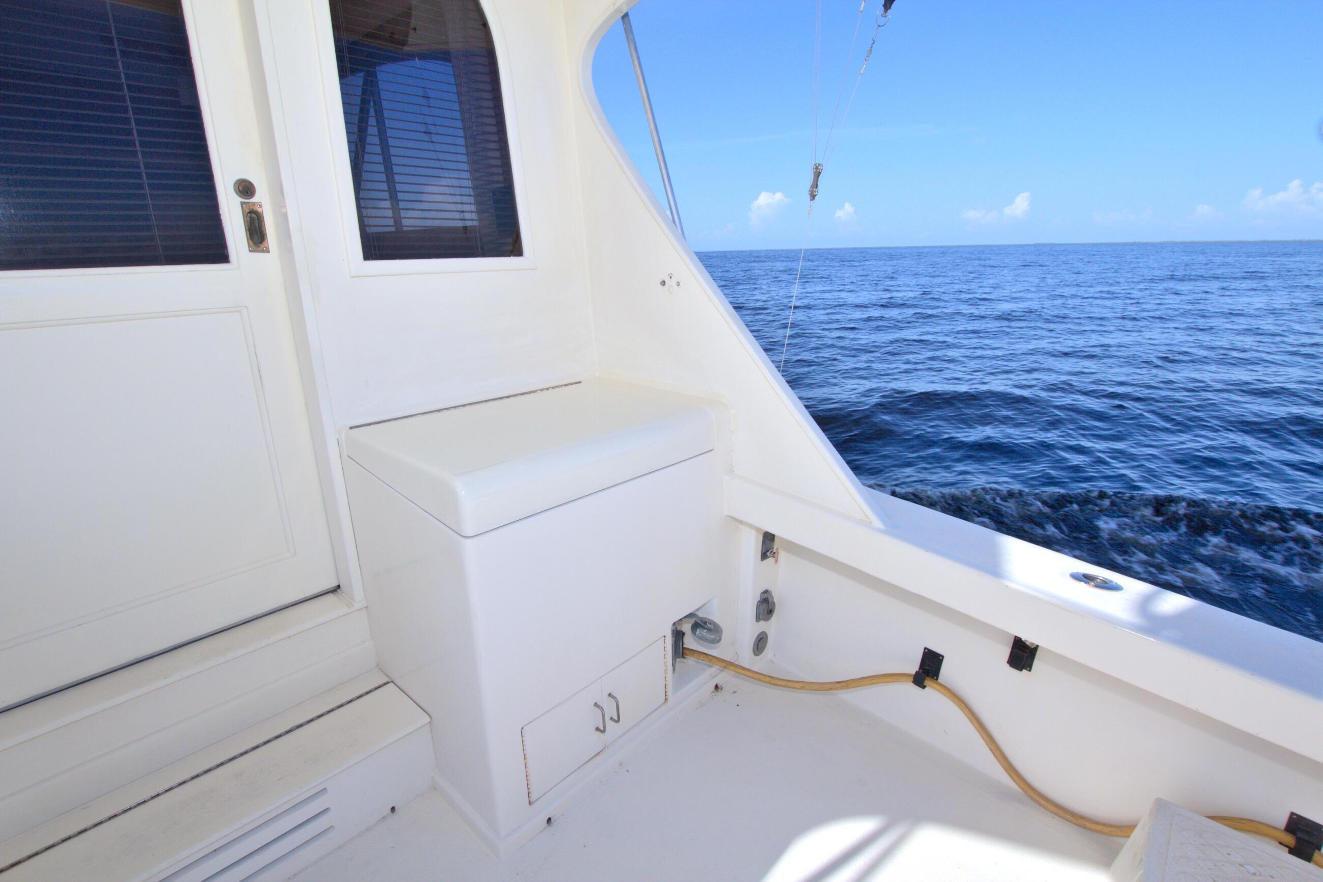 1990 Post 44 Sport Fisherman boat deck with ocean view.