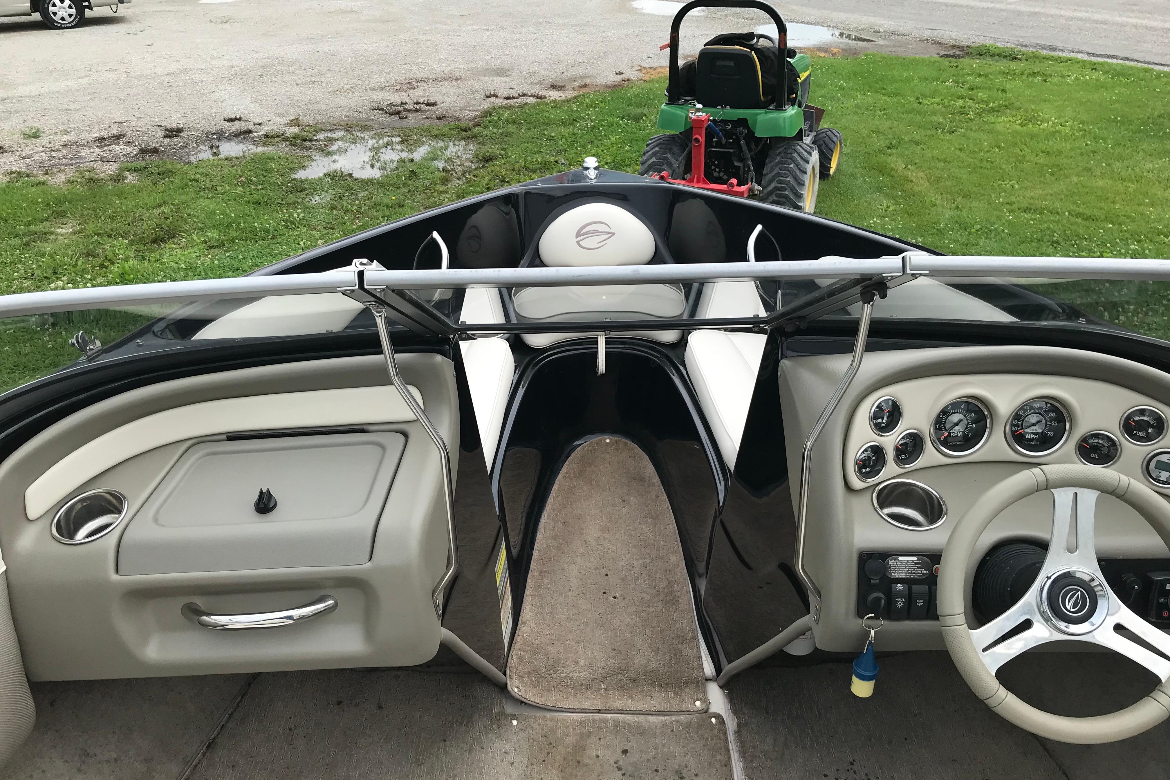 2015 Crownline 18 SS boat interior with steering wheel and dashboard controls.