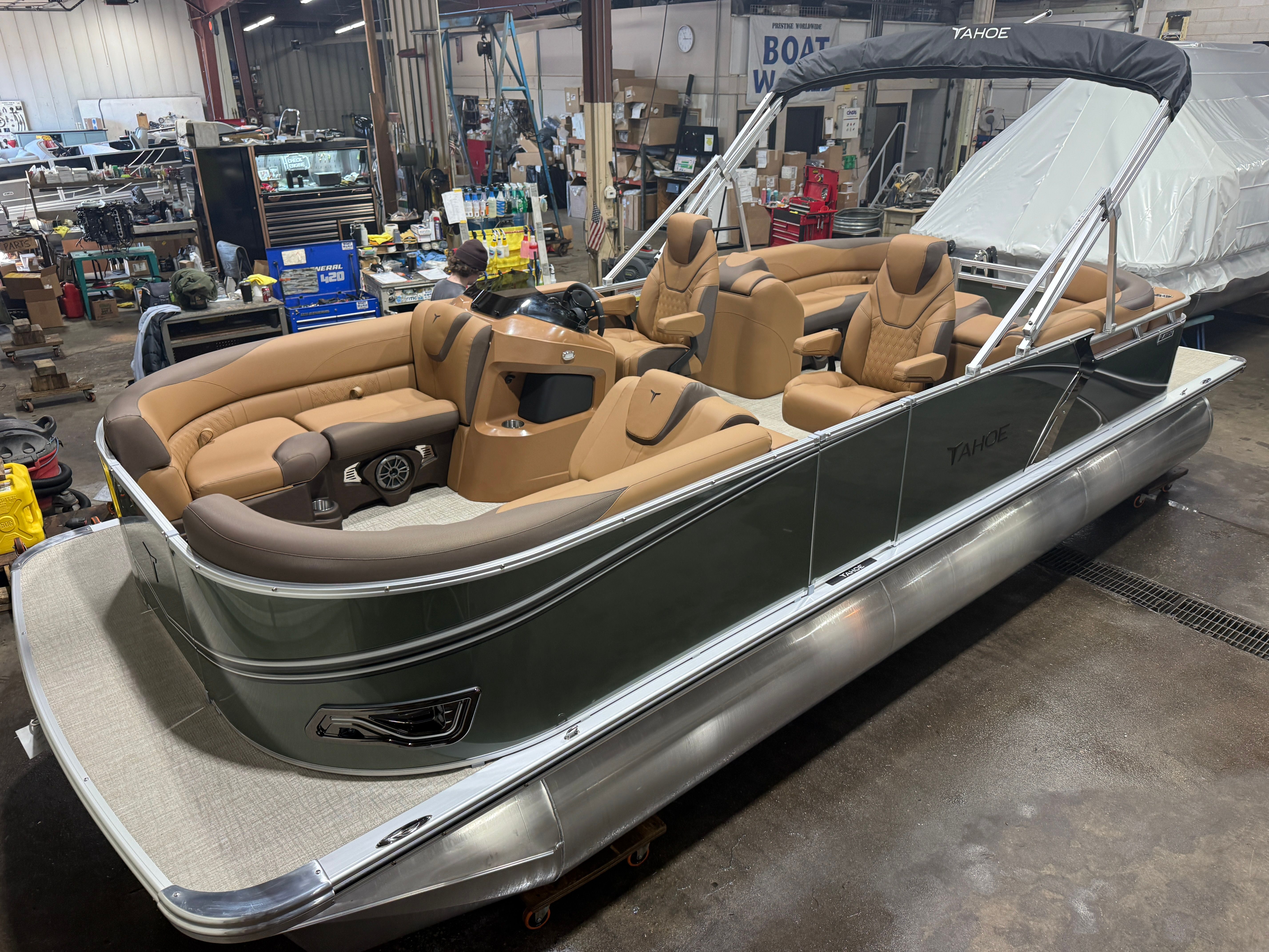 2026 Tahoe LTZ 2385 Quad Lounge & Honda 4-Stroke EFI