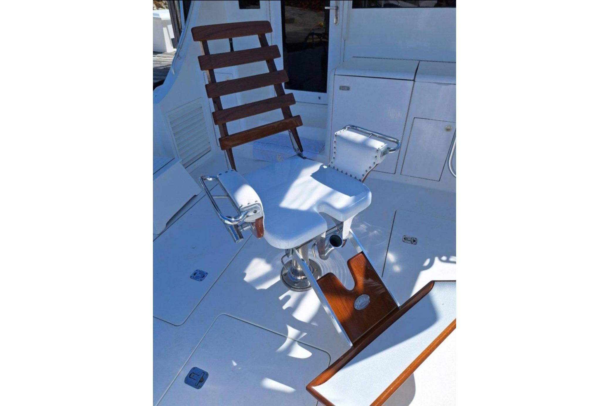 Luxury fishing chair on 2001 Cavileer 53 Convertible yacht deck.