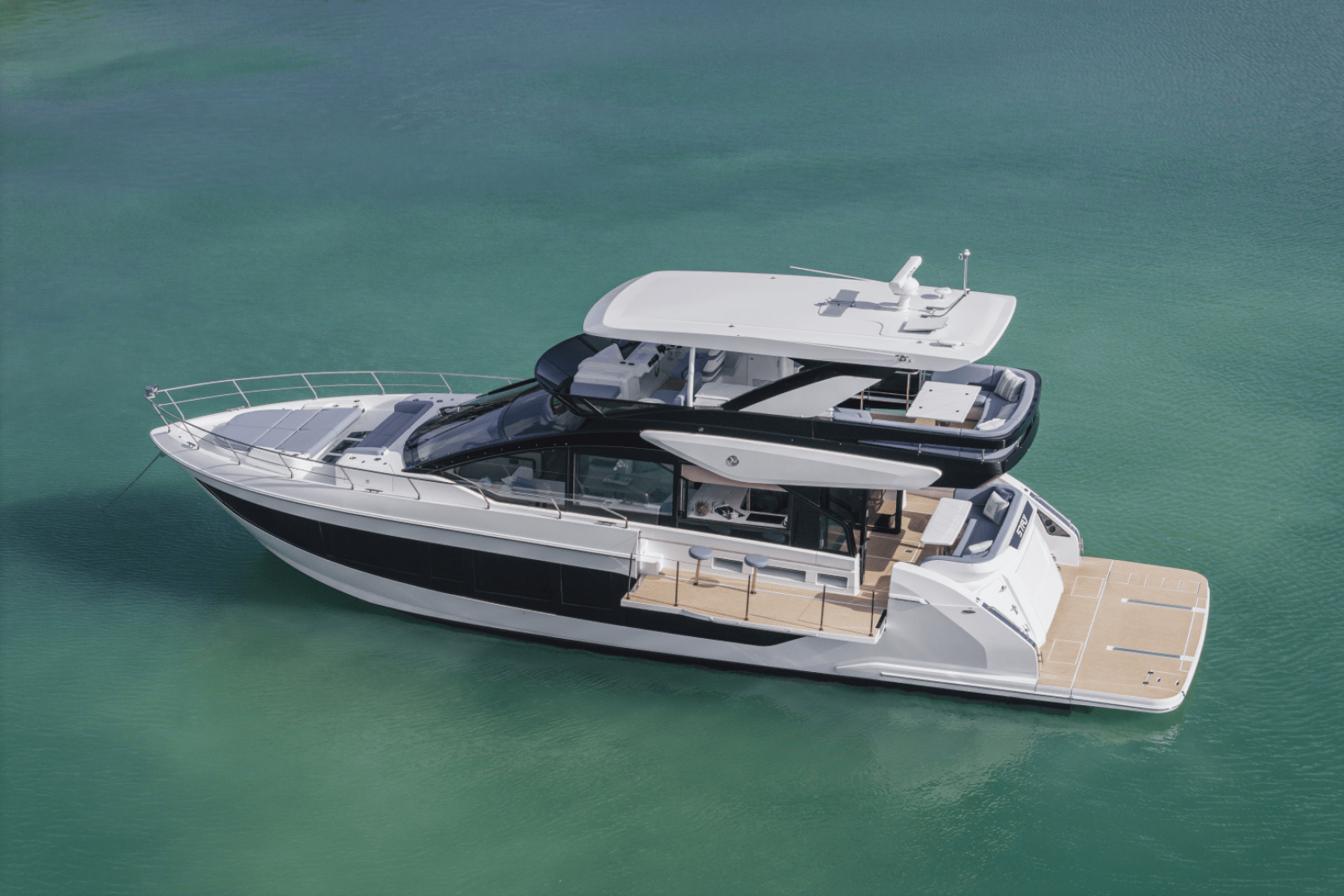 2027 Cruisers Yachts 57 FLY - Image 9