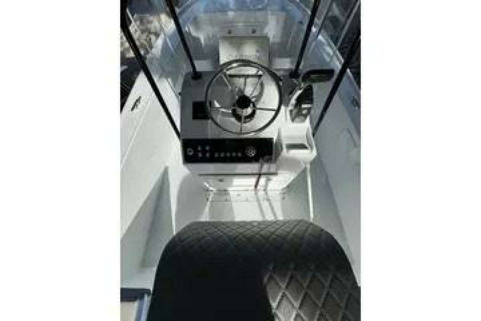 1986 Mako — - Image 6