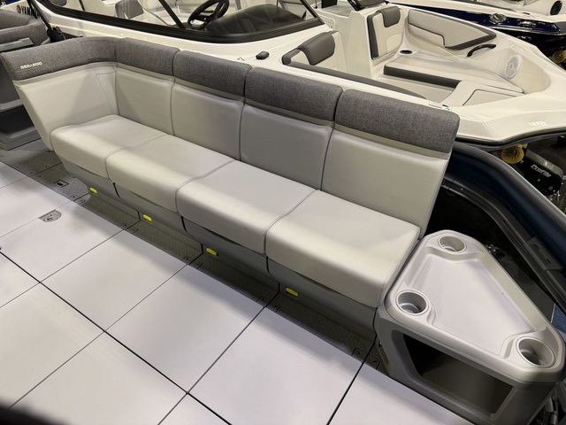 2026 Sea-Doo Switch Cruise™ 21 - 300 Hp - Tech Painted - 8