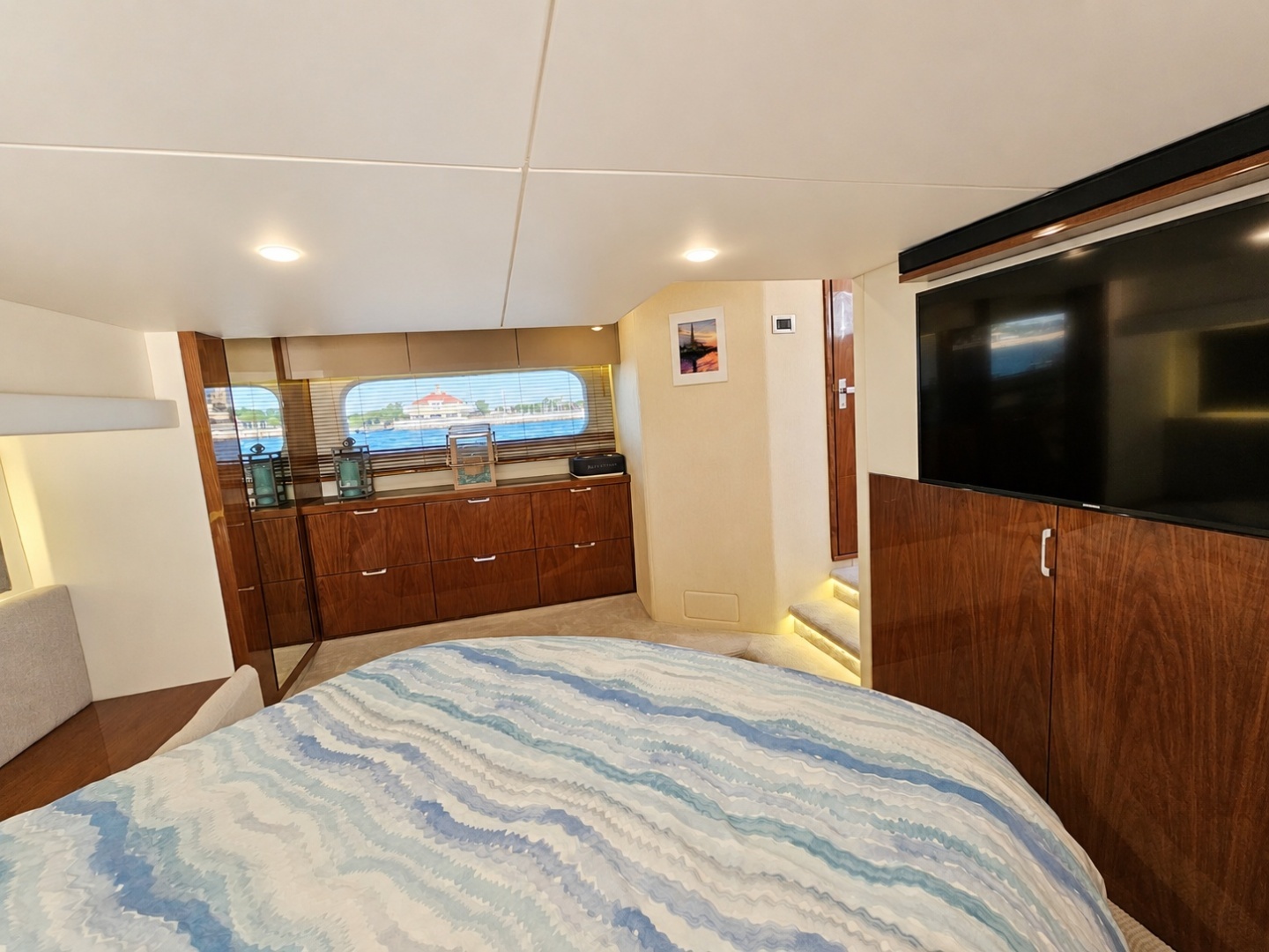 2019 Sea Ray 520 Sundancer - Image 44