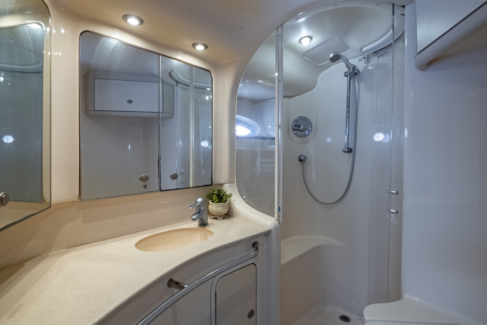 2004 Sea Ray 480 Sedan Bridge - Image 35