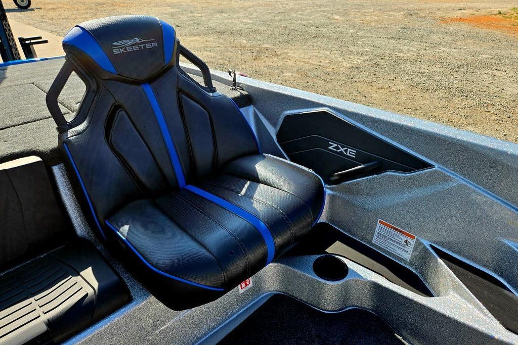 Skeeter ZXE20 2026 boat seat with blue accents, showcasing sleek design and comfort.