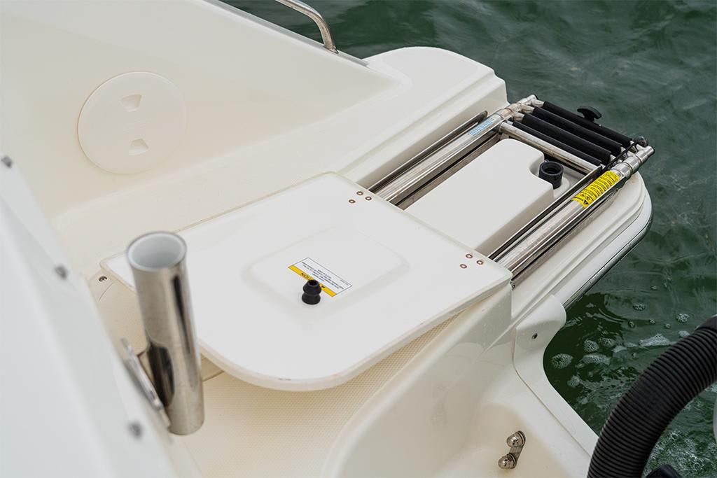 2023-Boston-Whaler-240-Vantage-MarineMax