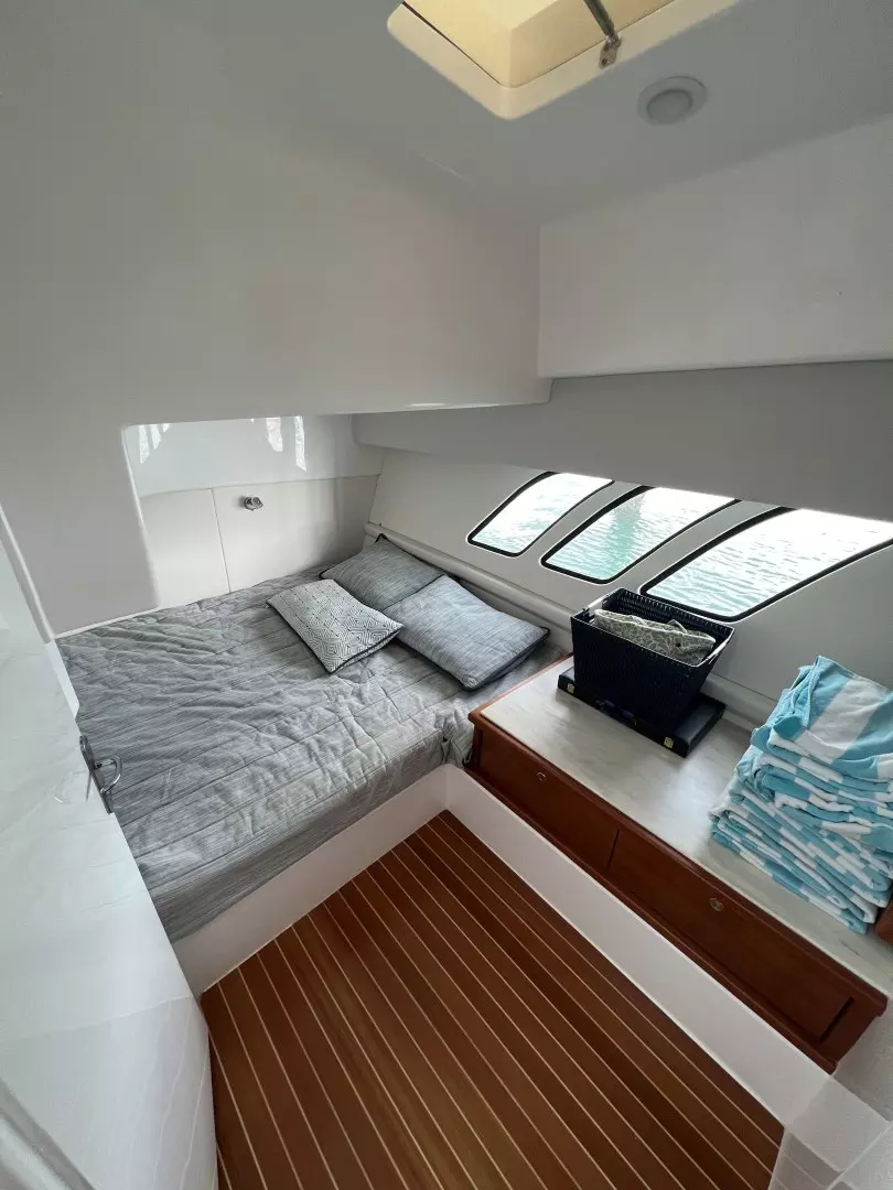 2019 Intrepid 475 Sport Yacht - Image 15