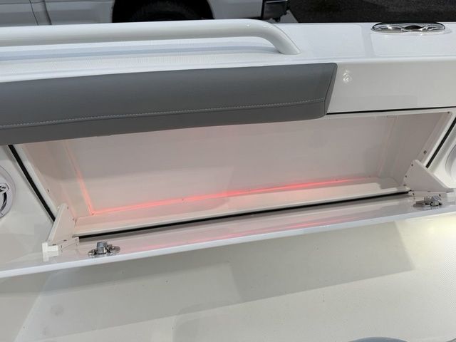 2026 Everglades 253 Center Console - 30