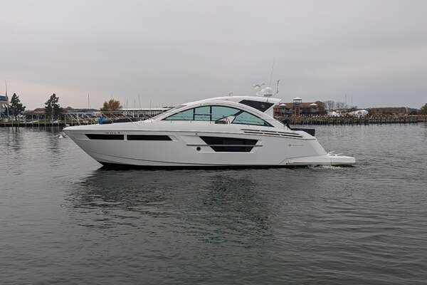 2022 Cruisers Yachts 54 Cantius