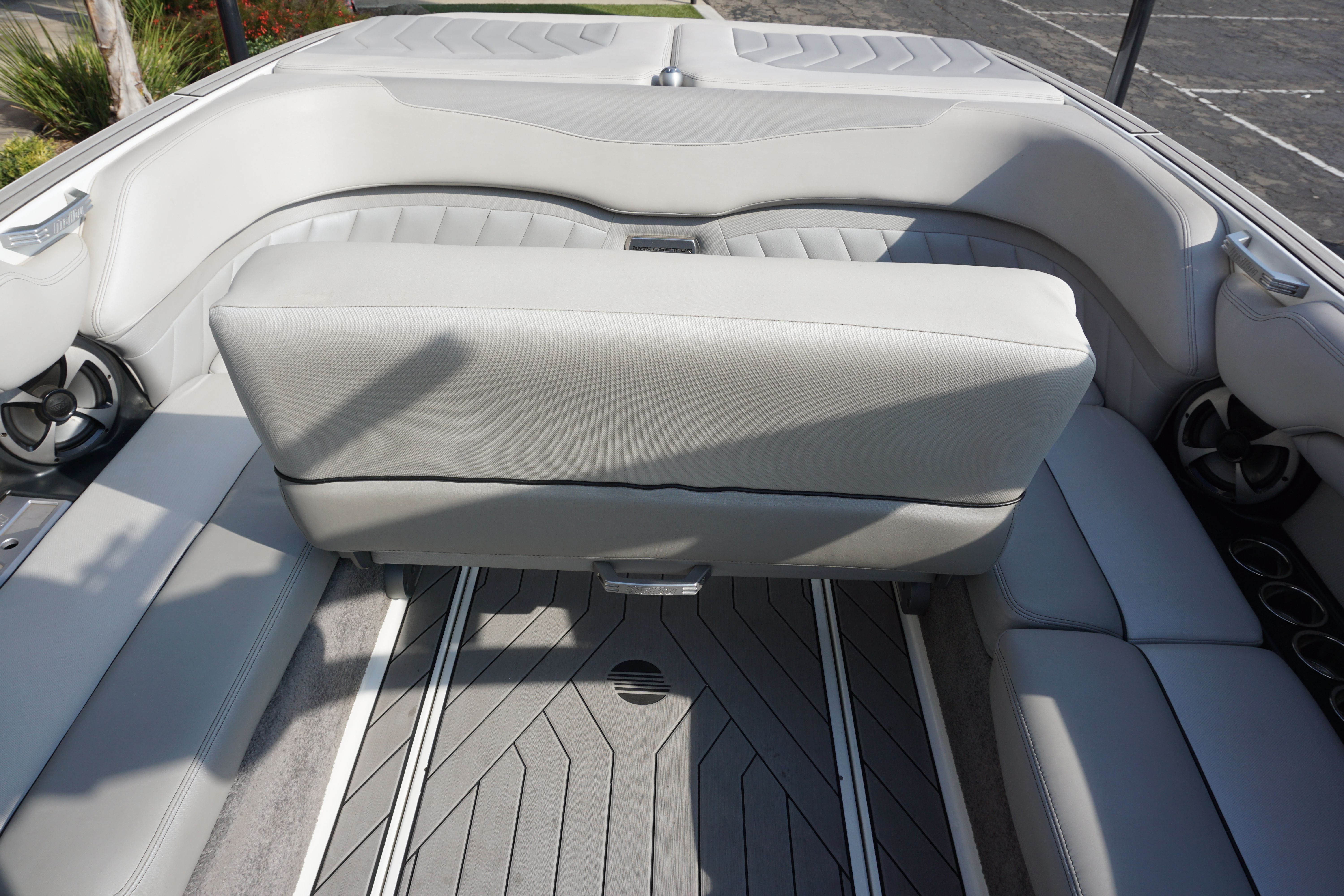2018 Malibu Wakesetter 25 LSV - 20