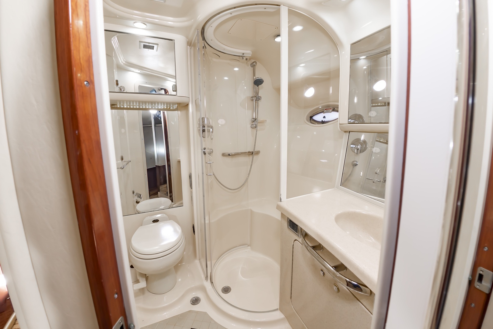 2002 Sea Ray 560 Sedan Bridge - Image 42