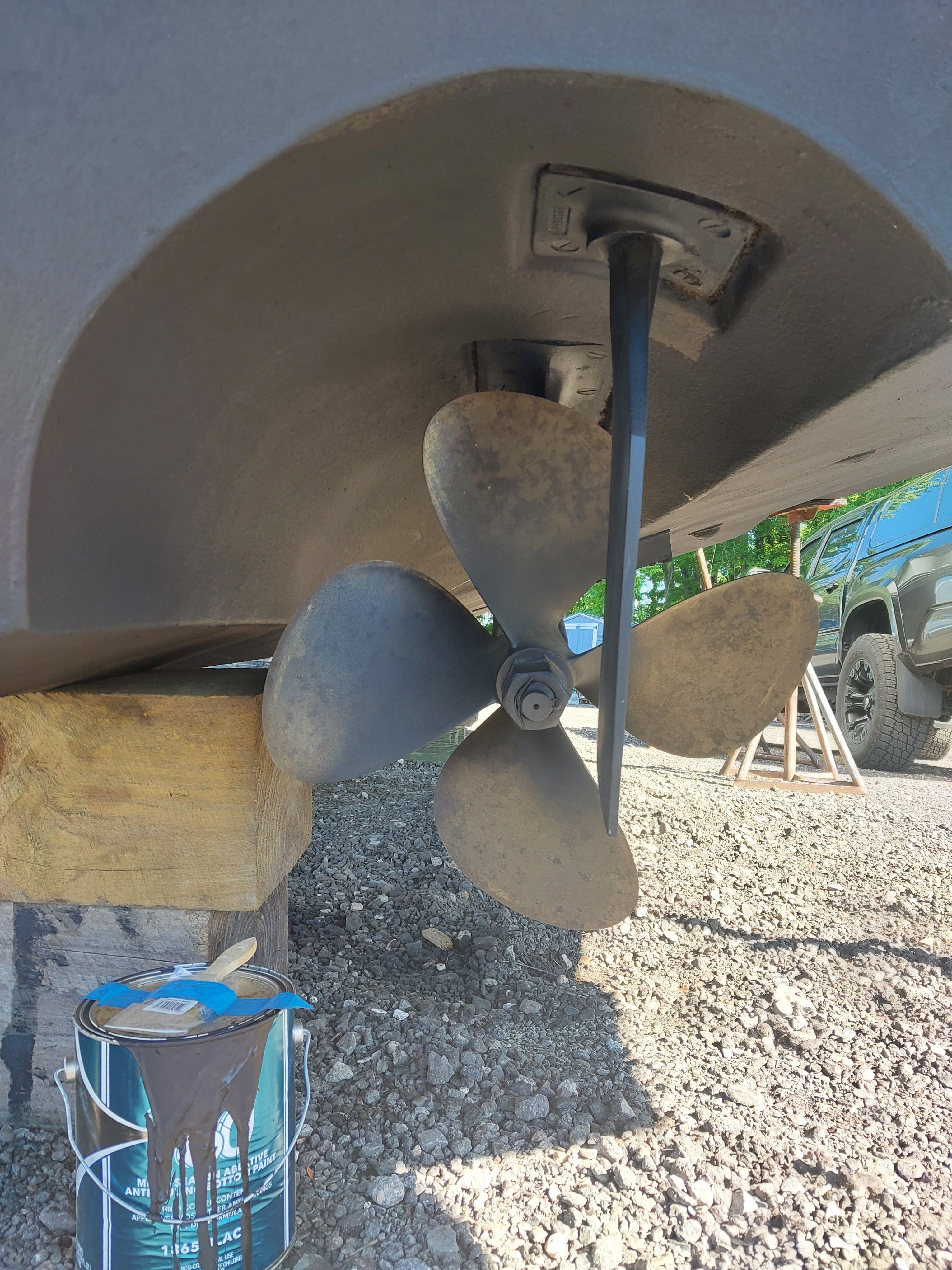 Propeller of a 1991 Sea Ray 370 Sedan Bridge boat.