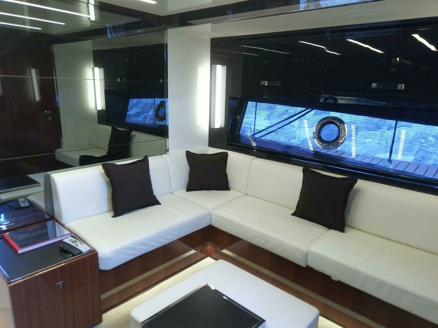 2019 Riva — - Image 19