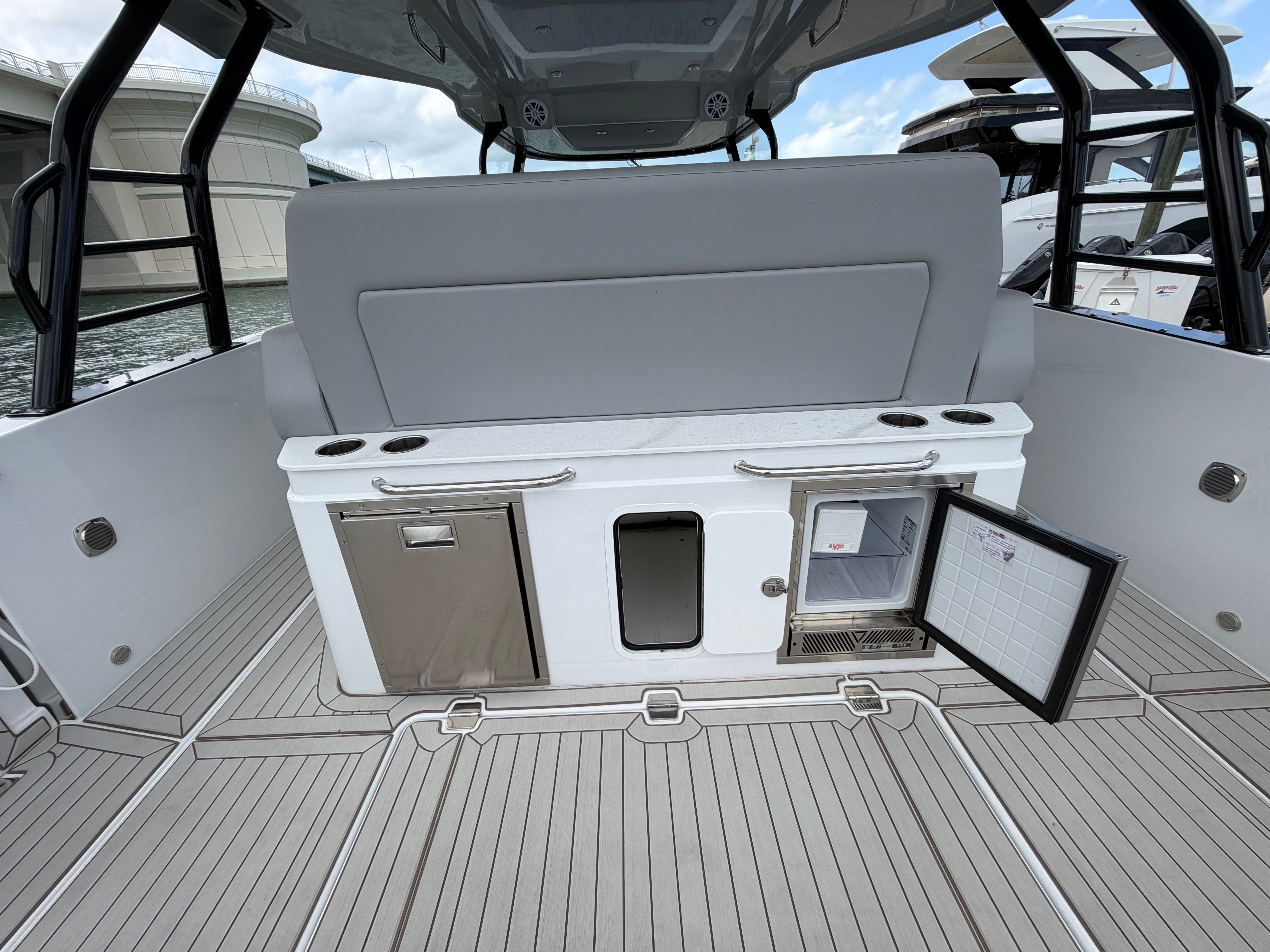 2026 Cruisers Yachts 38 VTR - 36