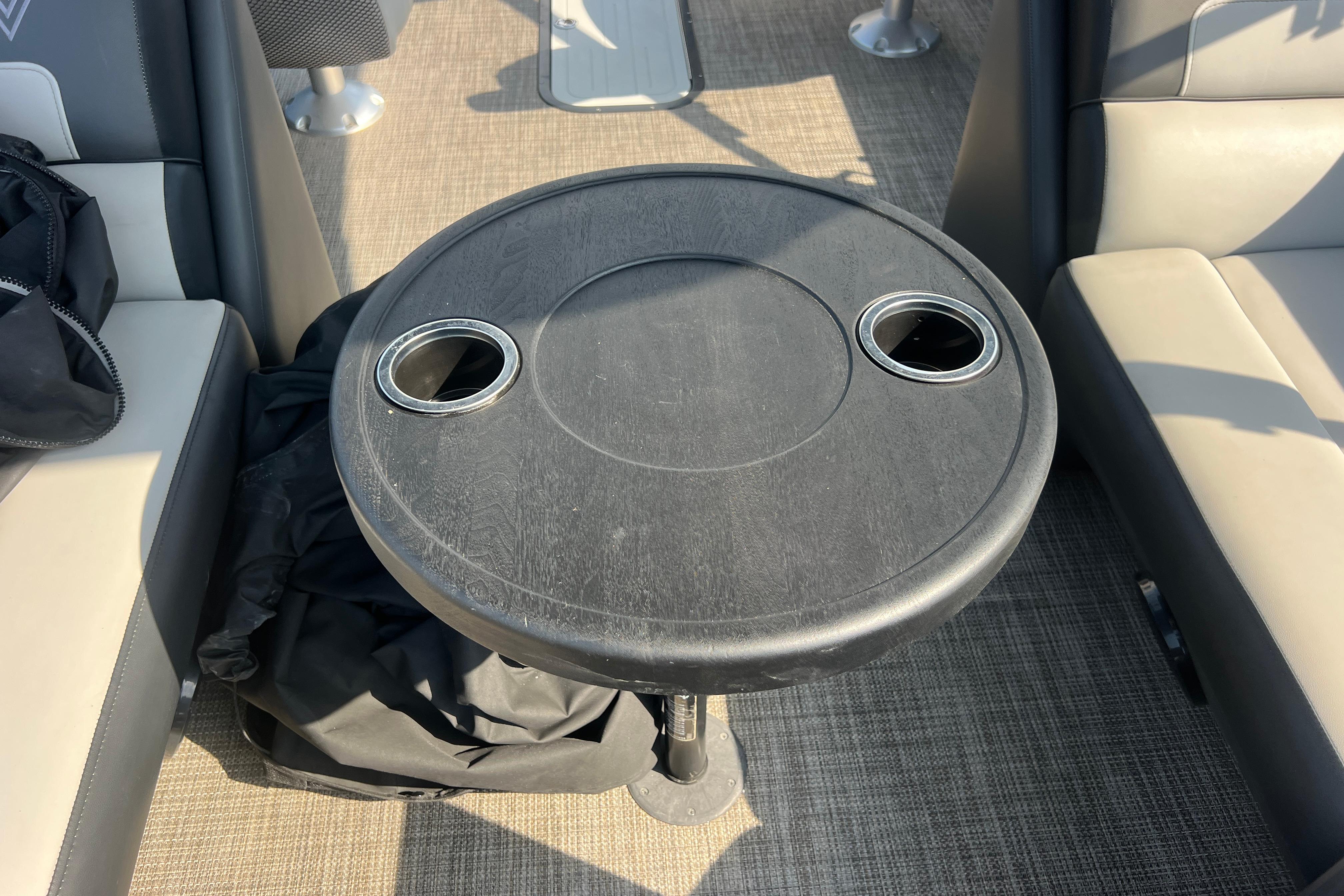 Round table with cup holders on a 2022 Viaggio Lago V-U 22 boat.