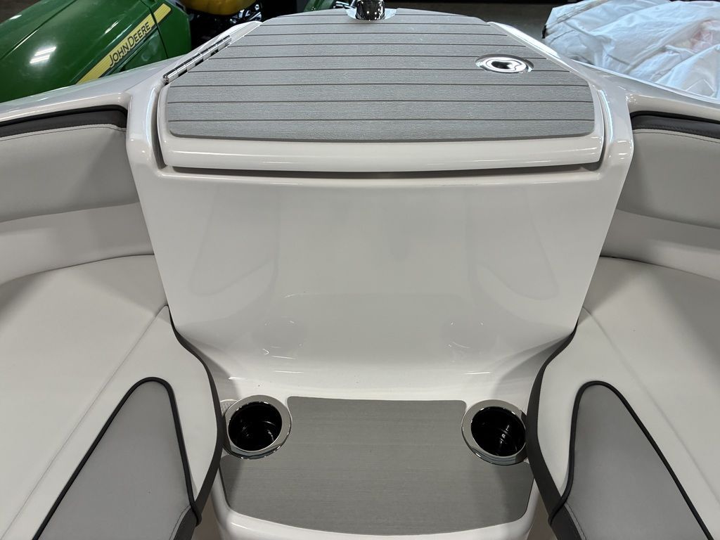 2026 Yamaha Boats AR250 - 13