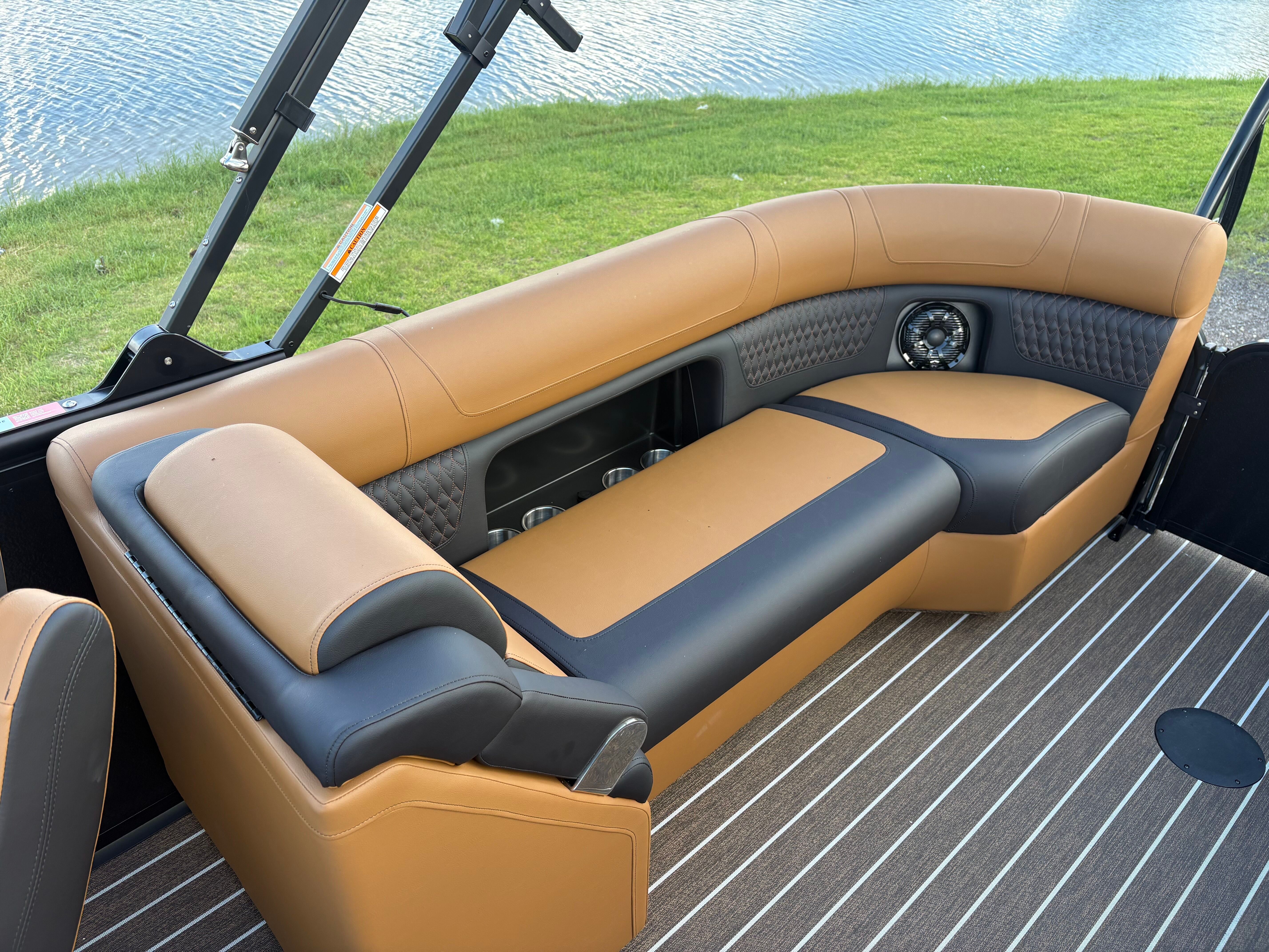 2027 PREMIER 230 SOLARIS RF CL - Image 13