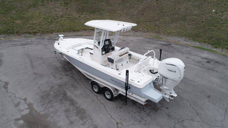 2026 Robalo 246 Cayman - 19