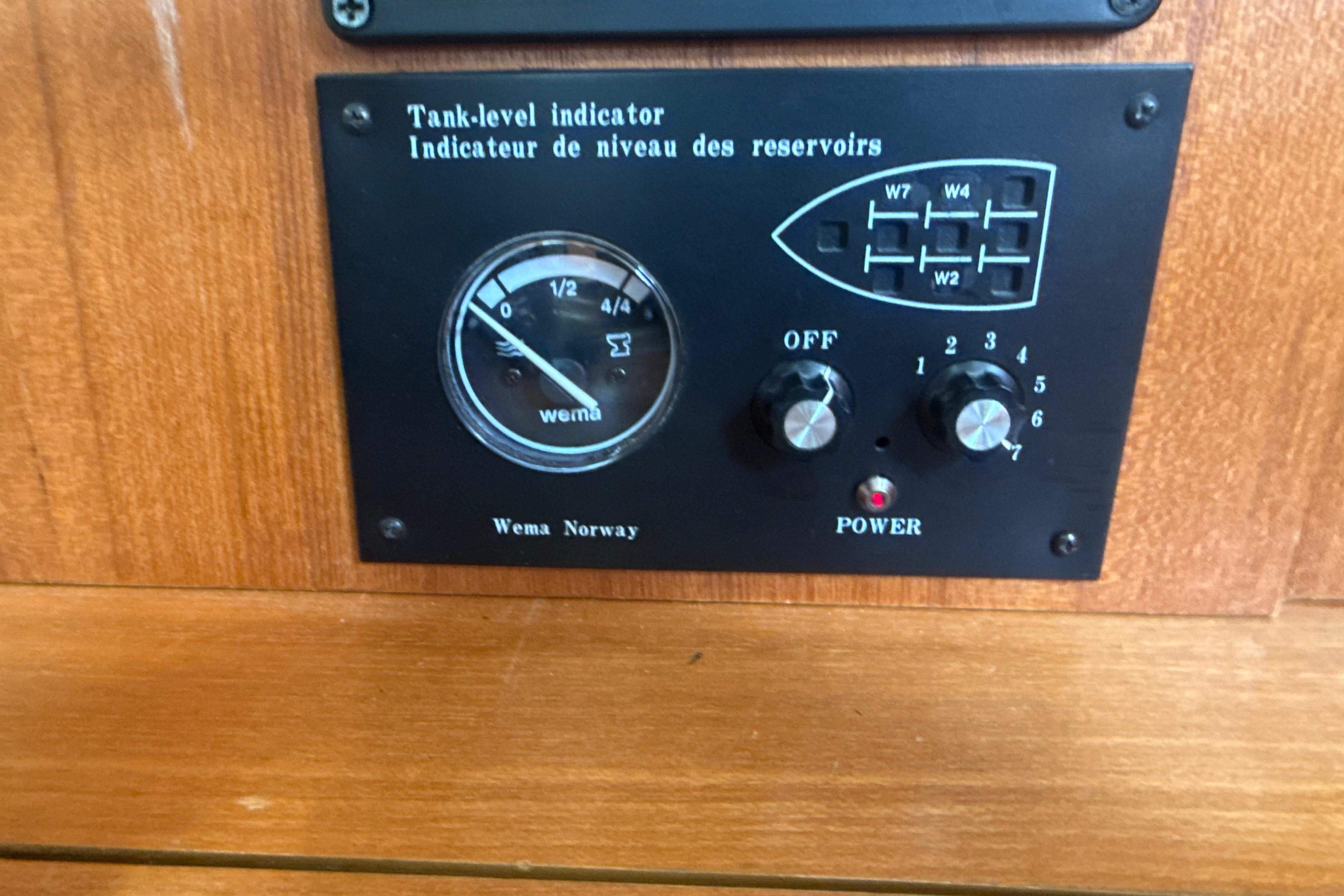 Tank-level indicator panel on 2007 Hunter 41 Deck Salon yacht.