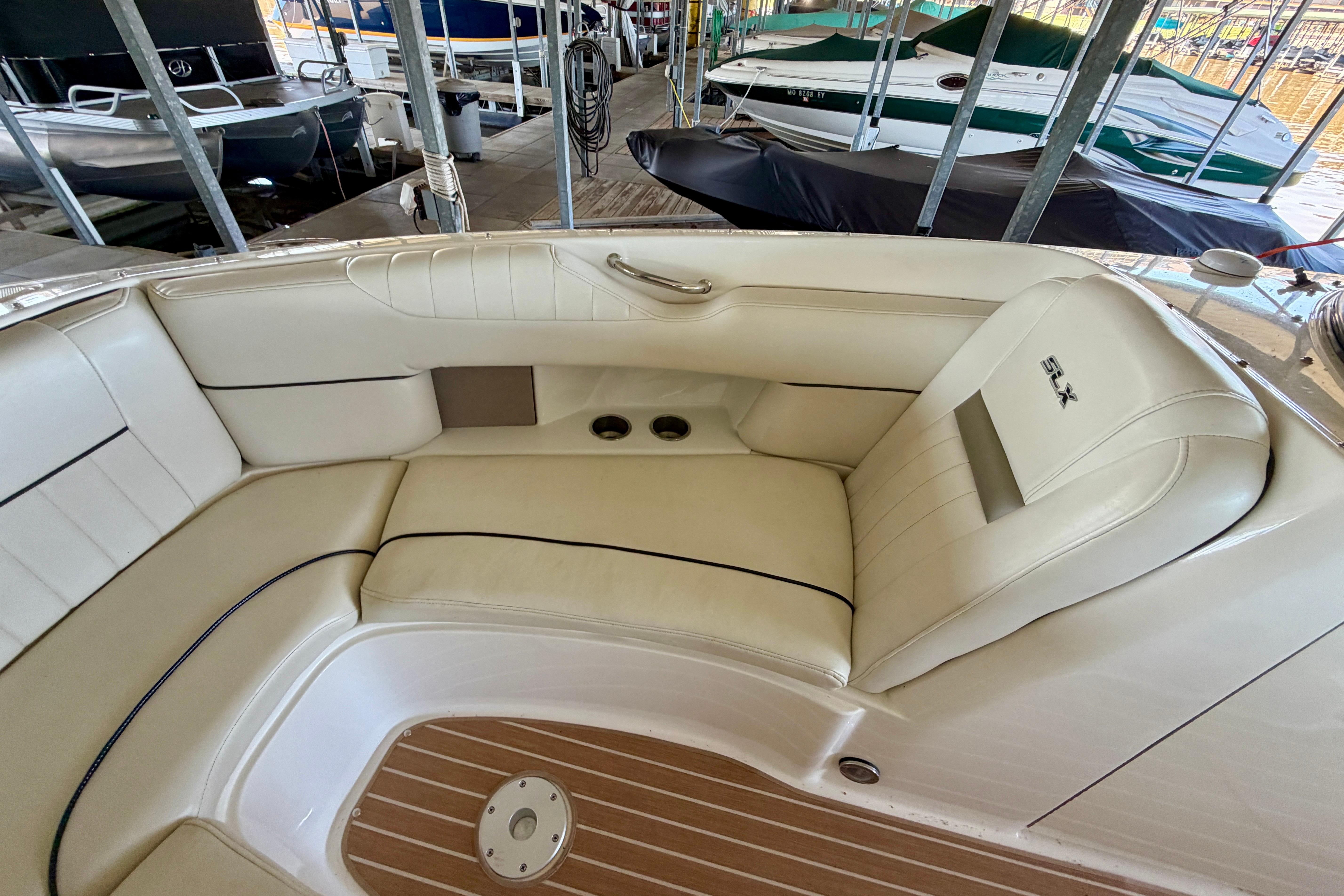 Luxurious seating on a 2007 Sea Ray 270 SLX boat, featuring elegant white upholstery.