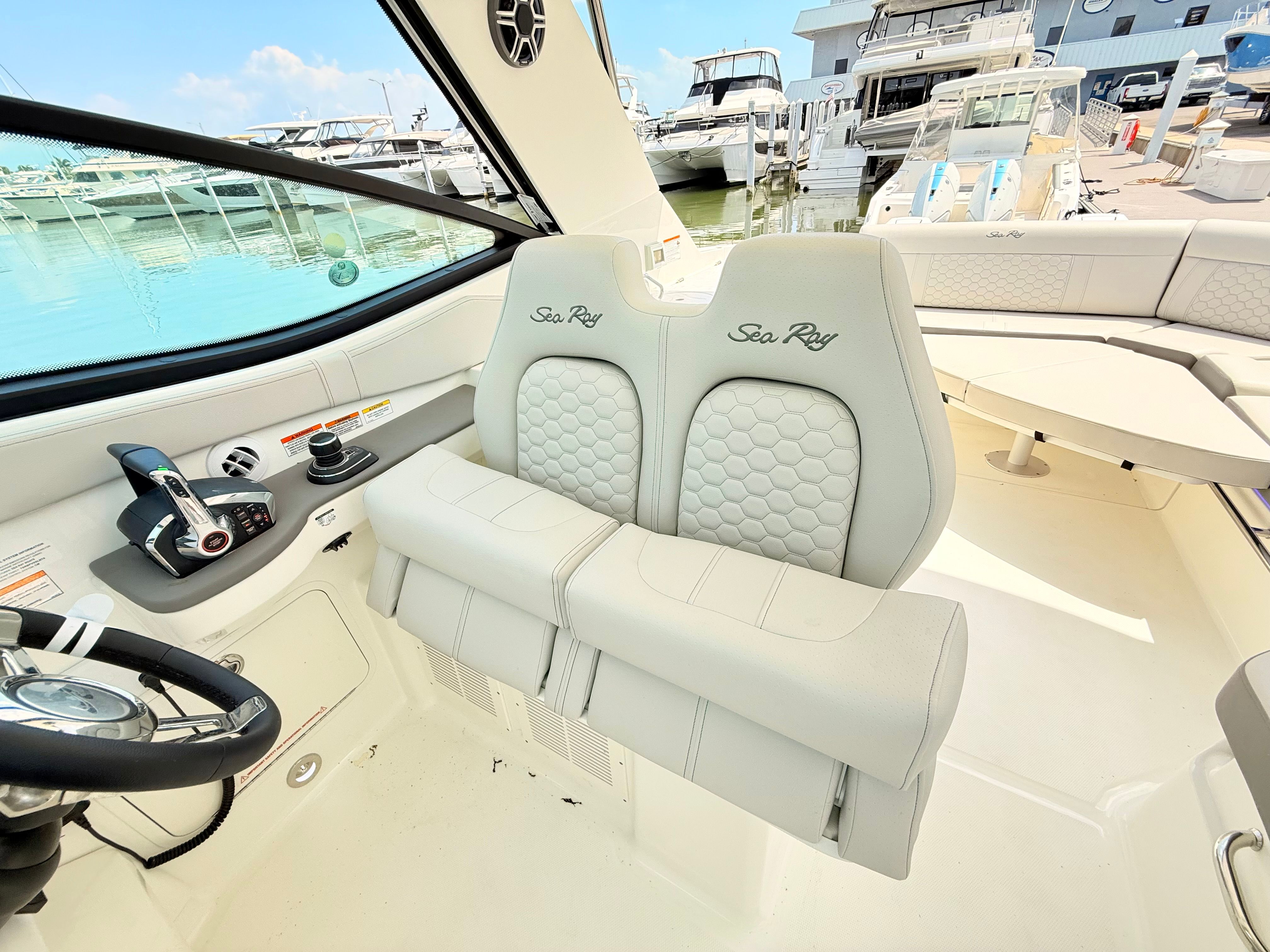 2026 Sea Ray Sundancer 320 Outboard - 45