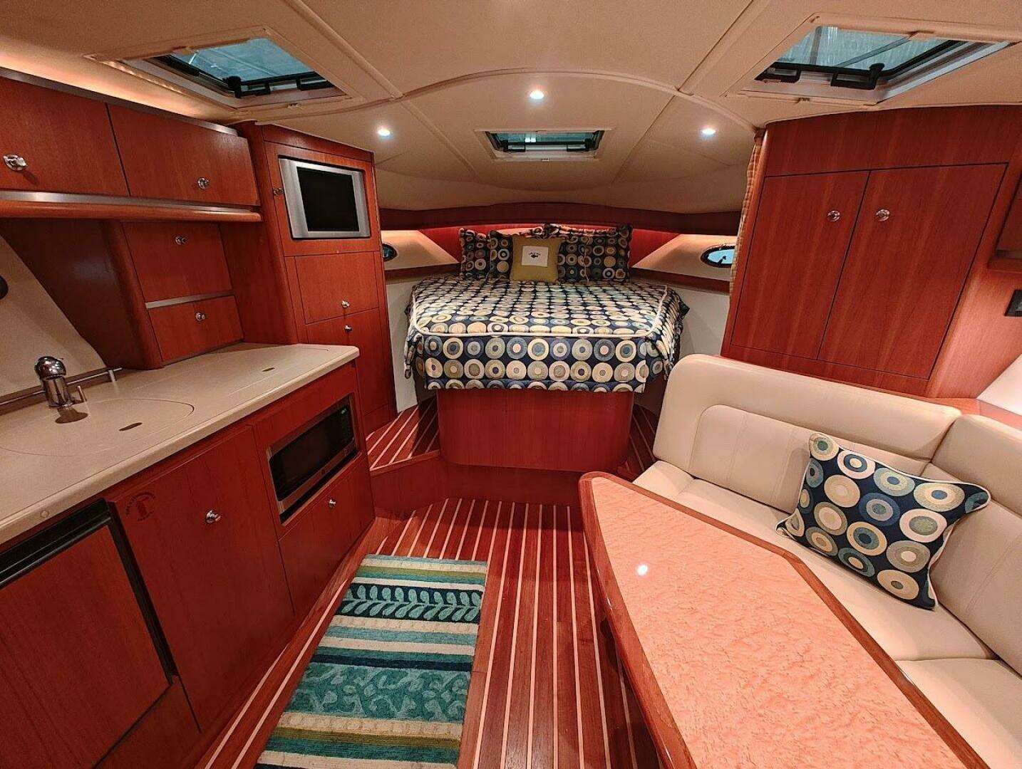 2005 Tiara Yachts 3200 OPEN - Image 17