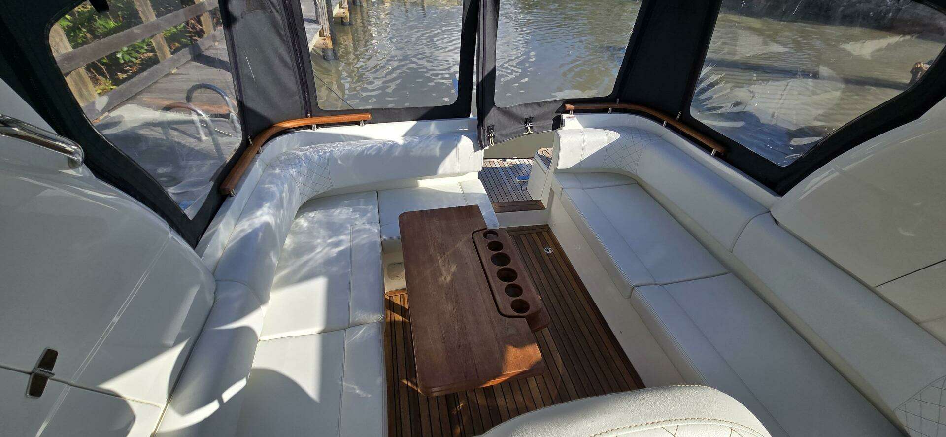2025 Marex 310 Suncruiser - Image 12
