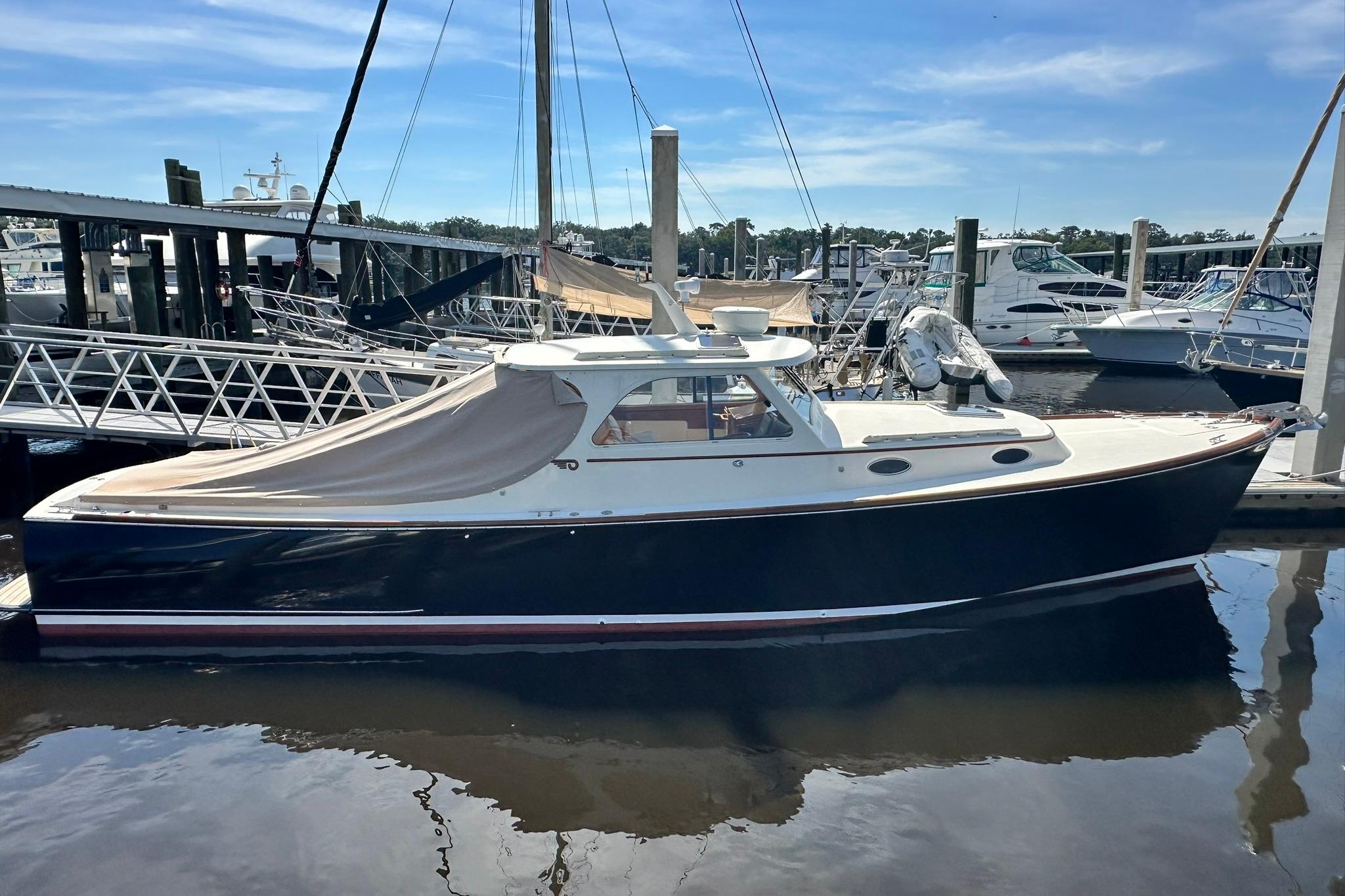 2000 Hinckley Picnic Boat 36 EP