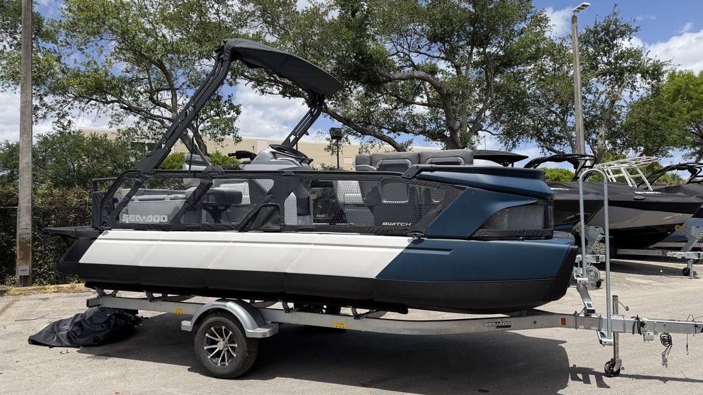 2026 Sea-Doo Switch Cruise™ 21 - 300 hp - Tech Galvan