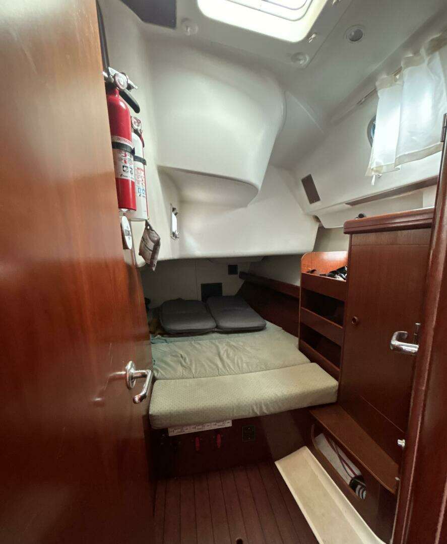 2004 Beneteau 423 - Image 27