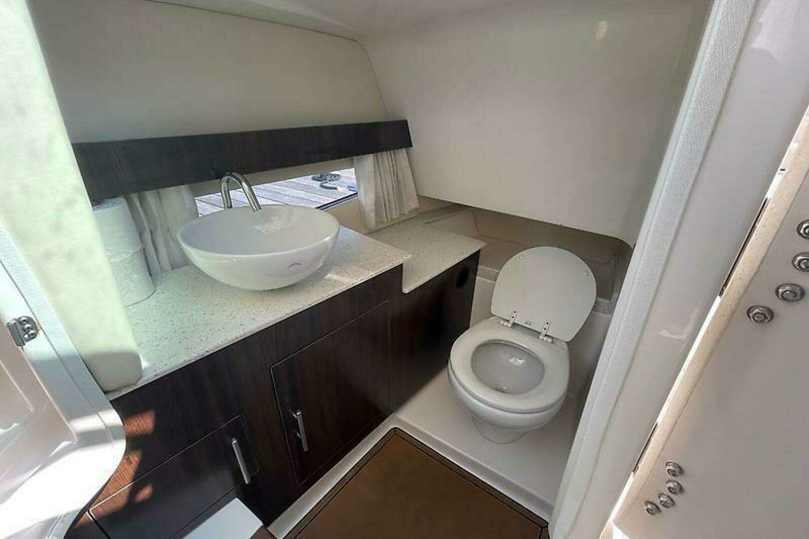 2018 Regal 33 OBX - Image 21