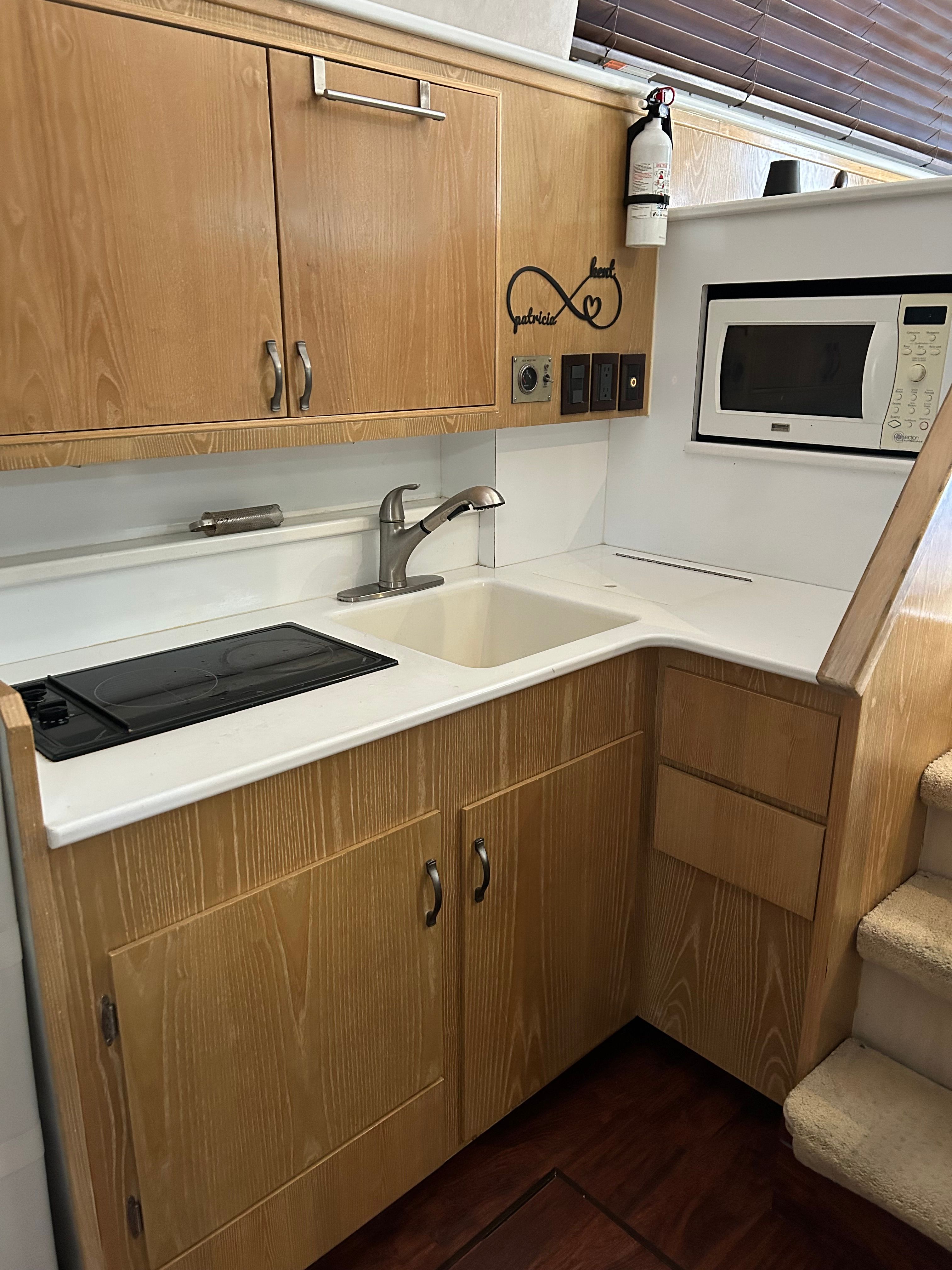 1980 Bertram 42 Sport Fisherman - 23