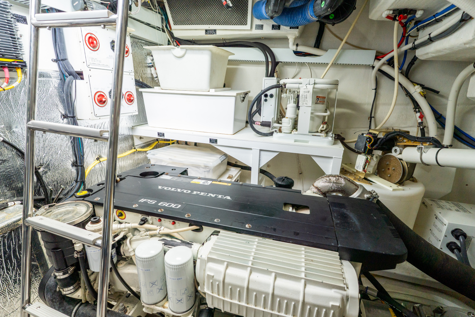 2018 Cruisers Yachts 50 CANTIUS - Image 82