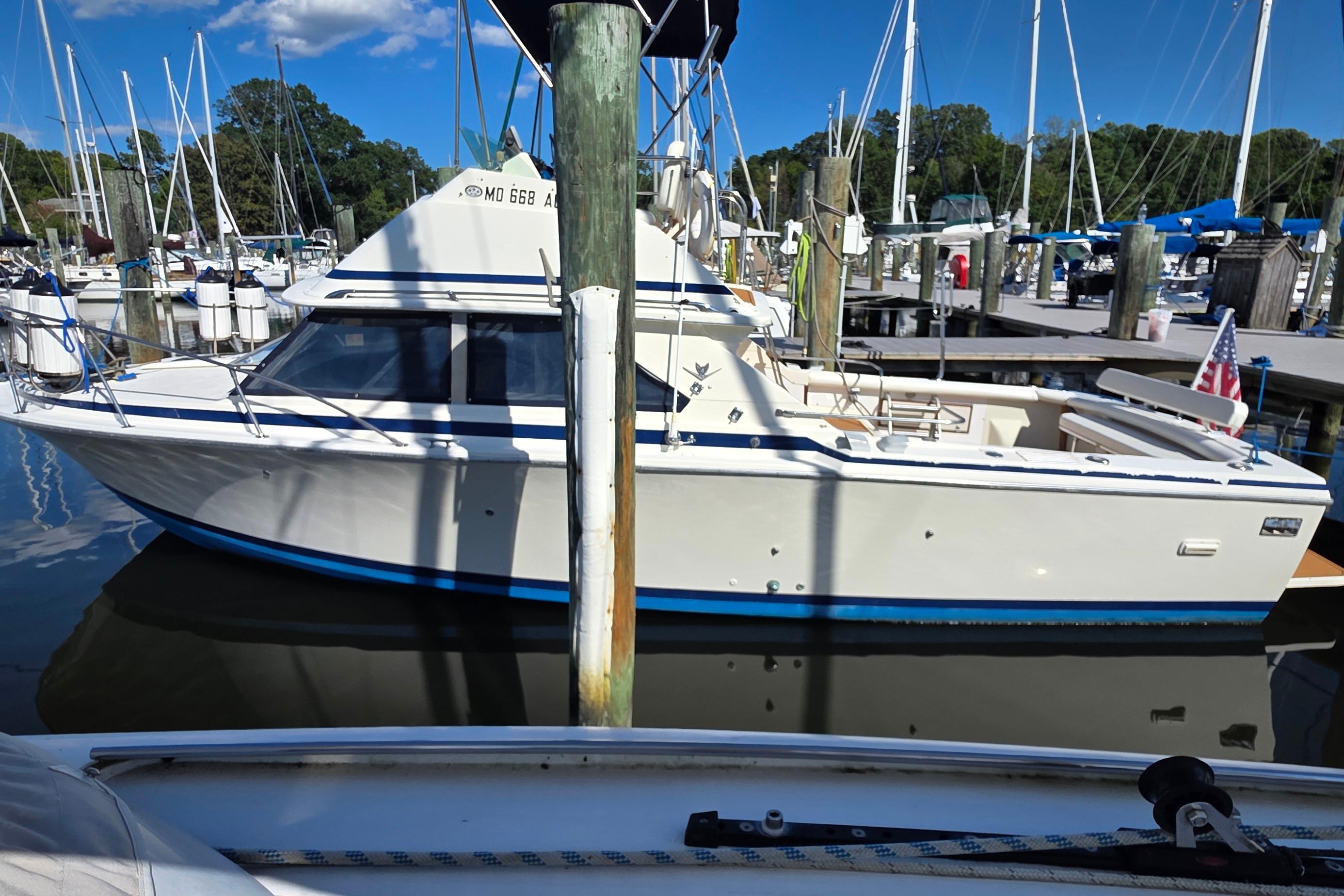 1983 Bertram 28 Flybridge Cruiser