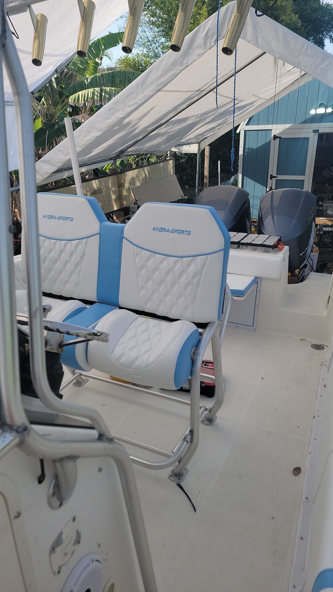 2005 Hydra-Sports Vector 2800 CC interior with blue seating.