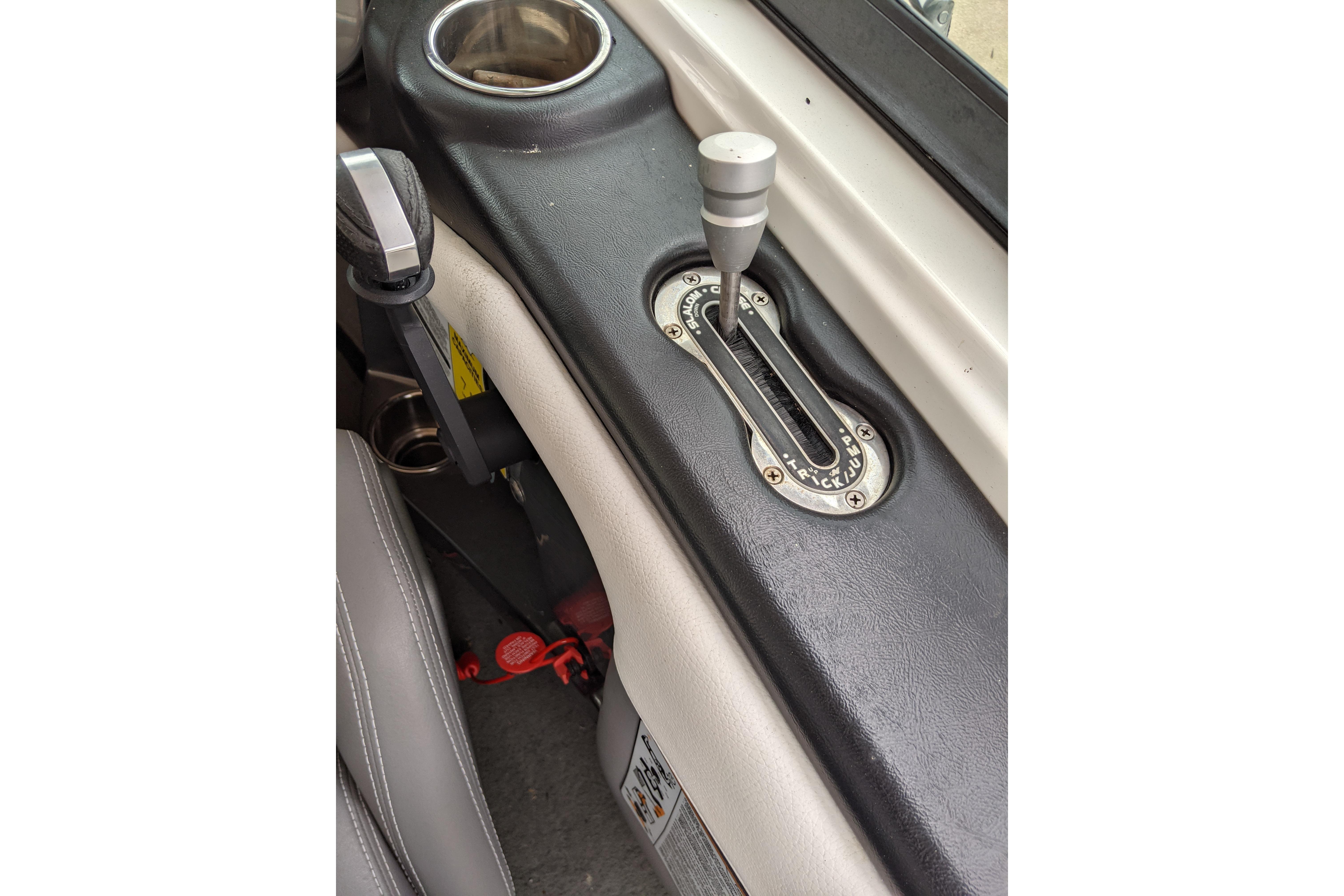2016 Nautique Ski Nautique 200 Closed Bow throttle control and cup holder detail.