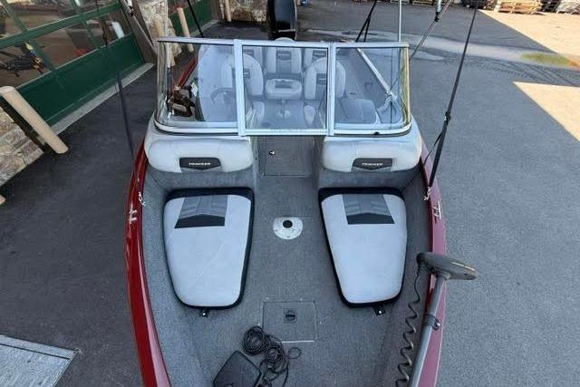 2017 Tracker Pro Guide V-175 Combo boat with spacious seating and modern design.