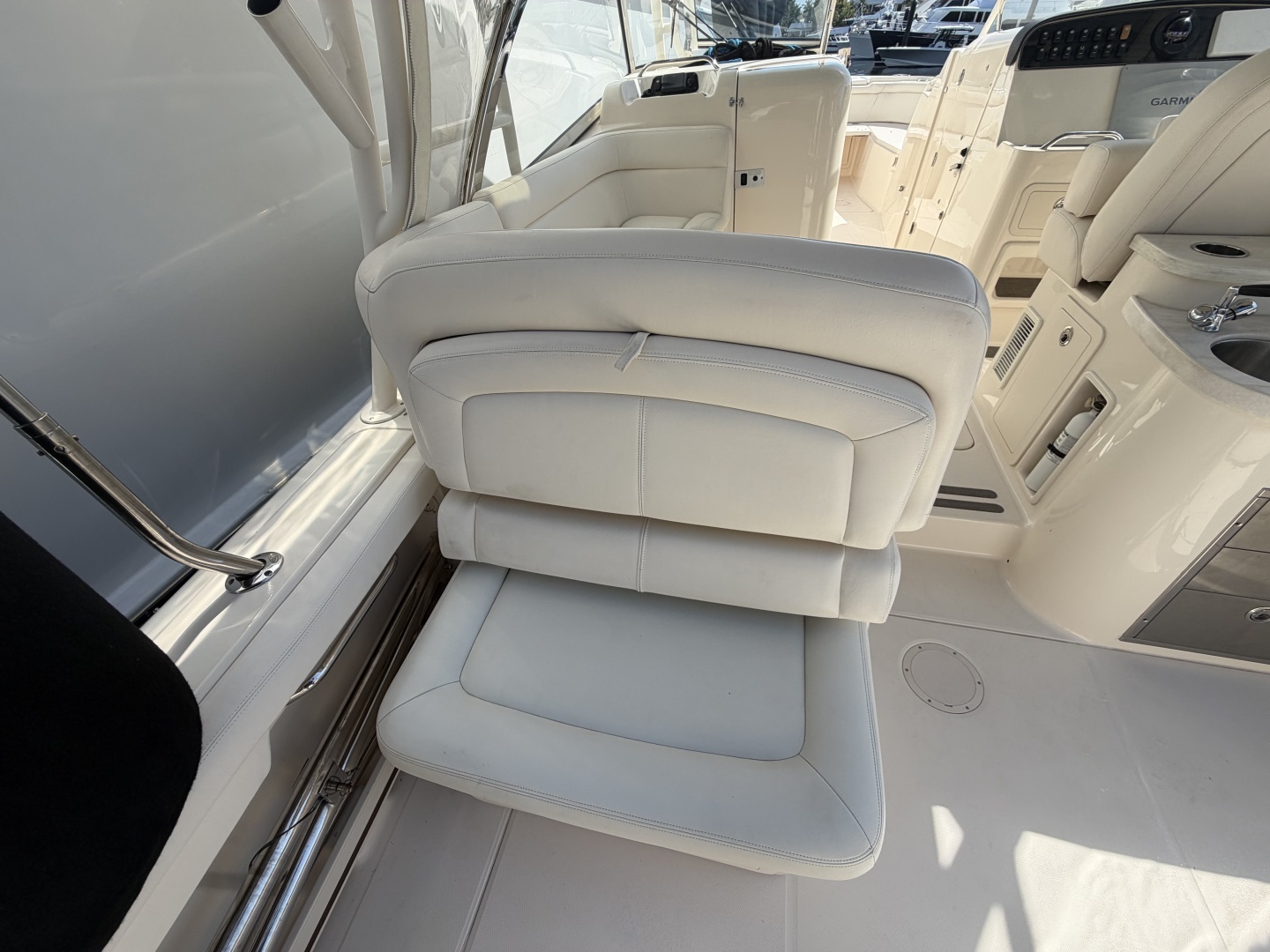 2018 Grady-White Freedom 335 - Image 6