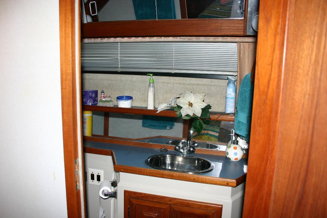 1987 Carver 3807 Aft Cabin Motor Yacht - 37