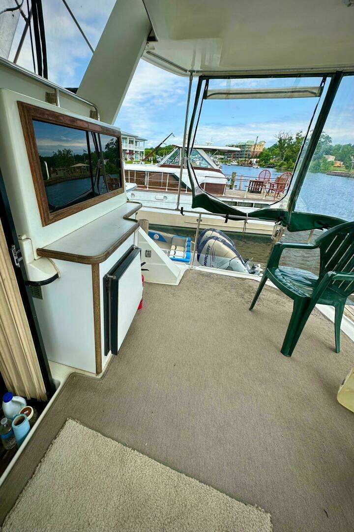 1991 Carver 3807 Aft Cabin - Image 8