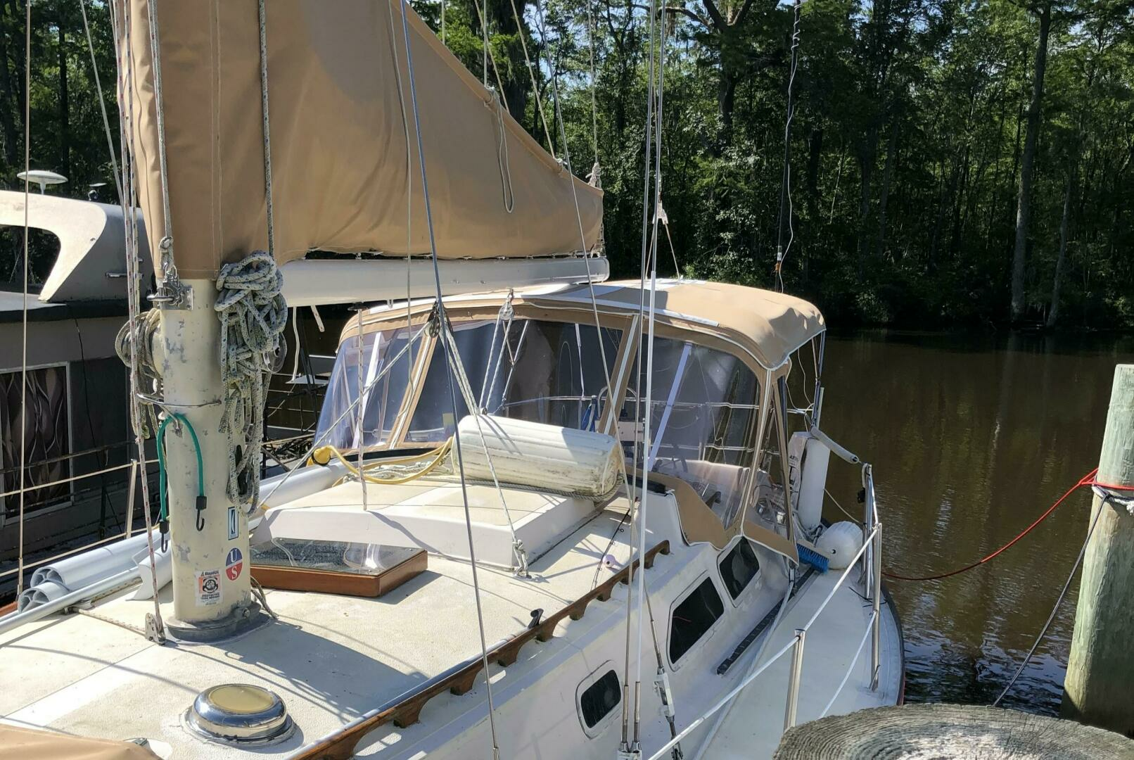 1977 Islander 36 - Image 4