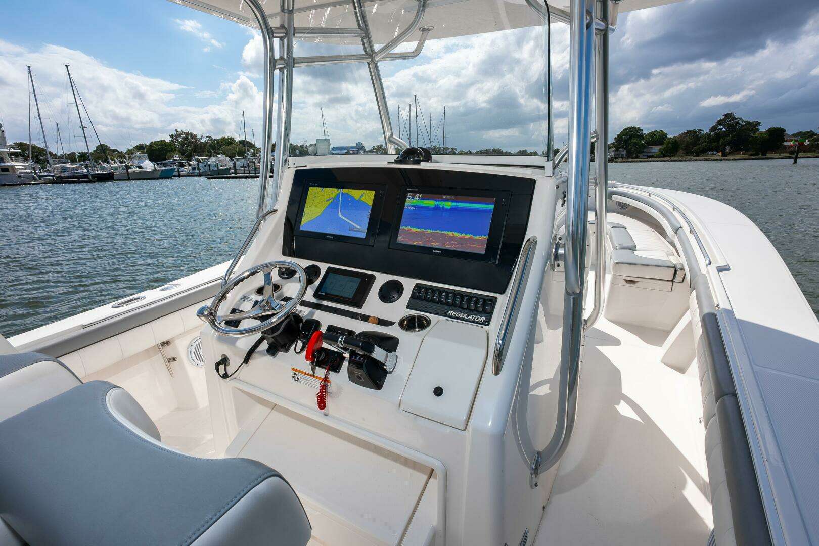 2018 Regulator 34 FS - Image 16