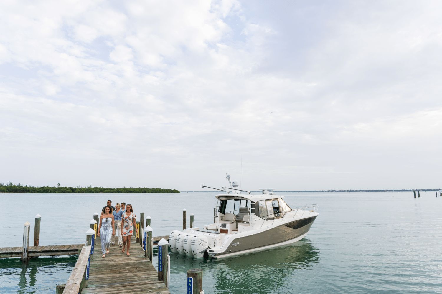 2025 Boston Whaler 405 Conquest - 9