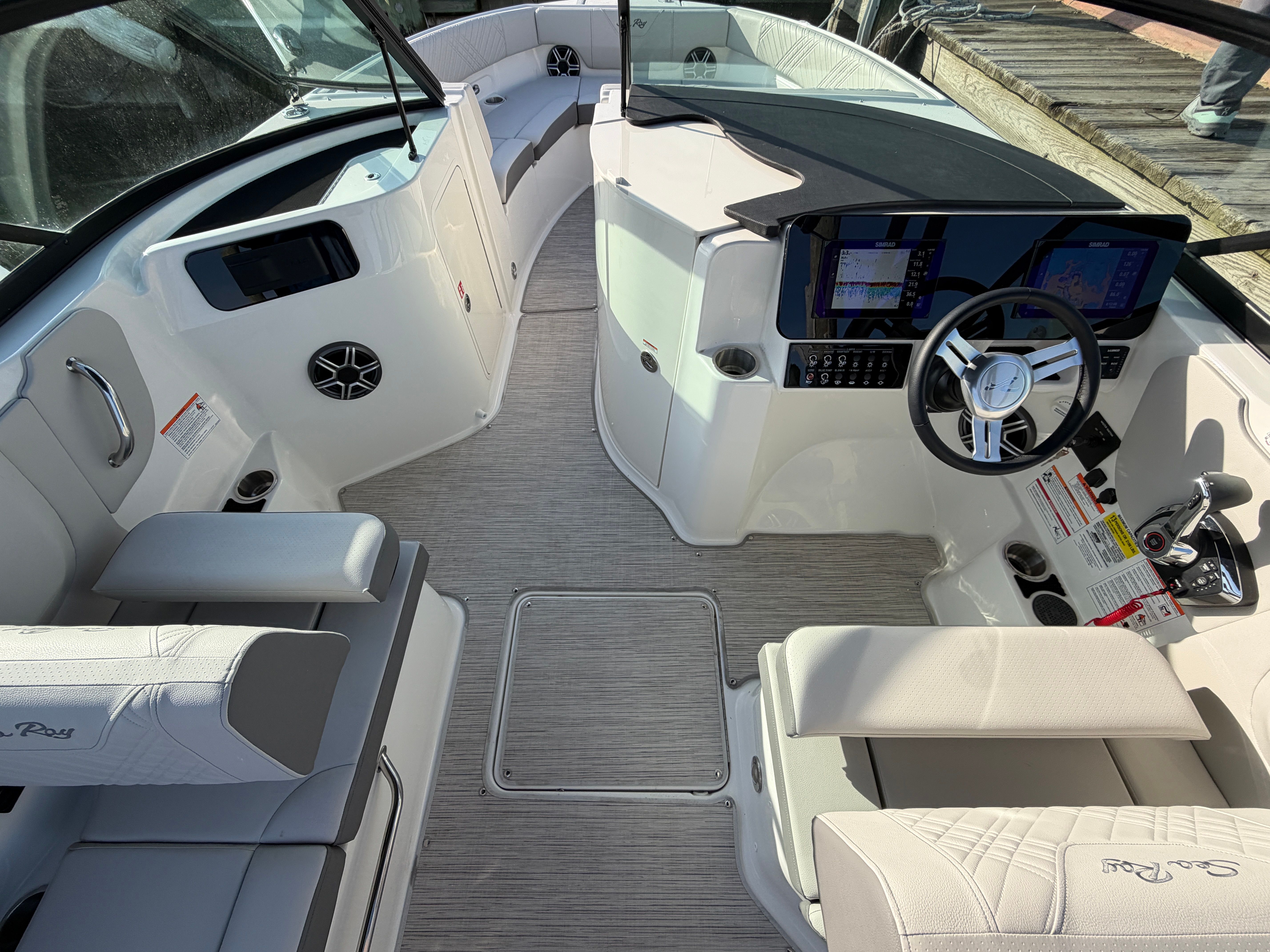 2026 Sea Ray SDX 230 Outboard - 15
