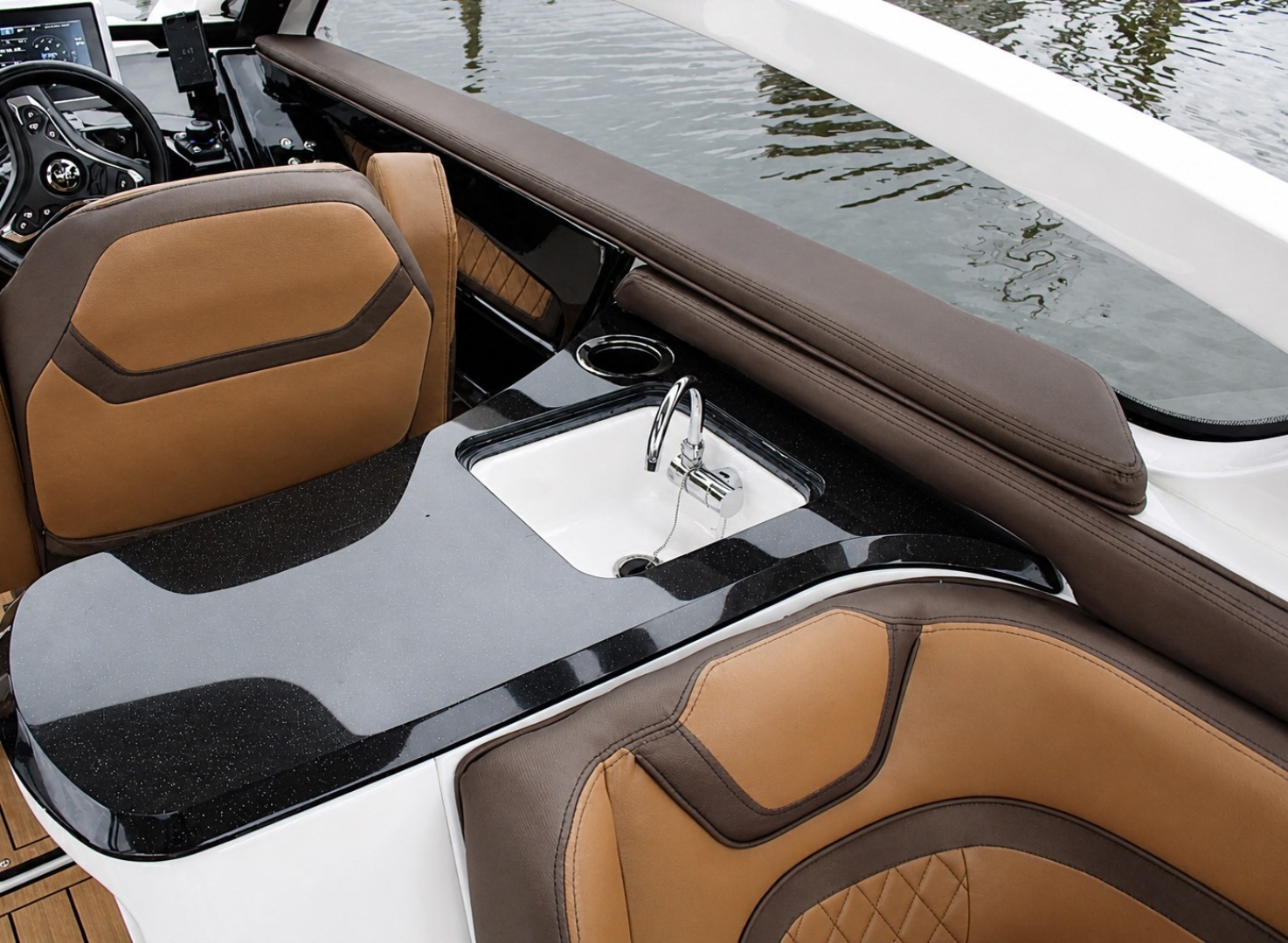 2024 Yamaha Boats 275SD - Image 8